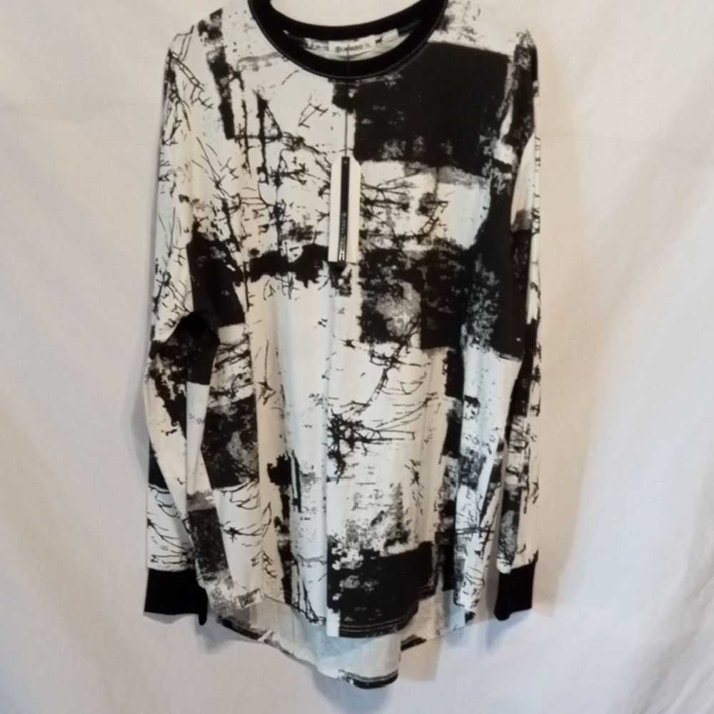 Abstract Black and White Long Sleeve Shirt